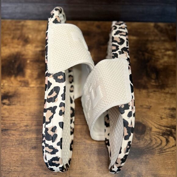 APL Big Logo  Parchment:Leopard Slide Sandals, Size 11. New in Box! - Picture 8 of 16
